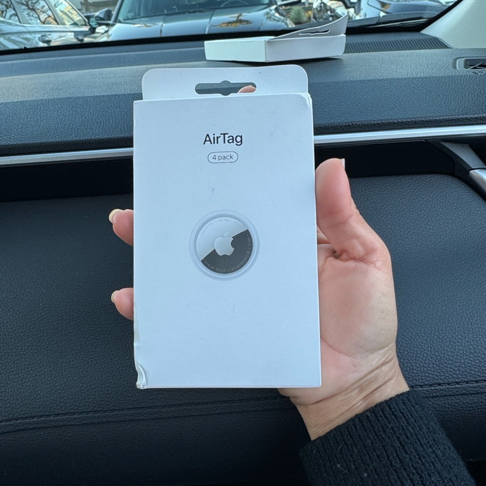 Apple AirTag 4-Pack — White Packaging